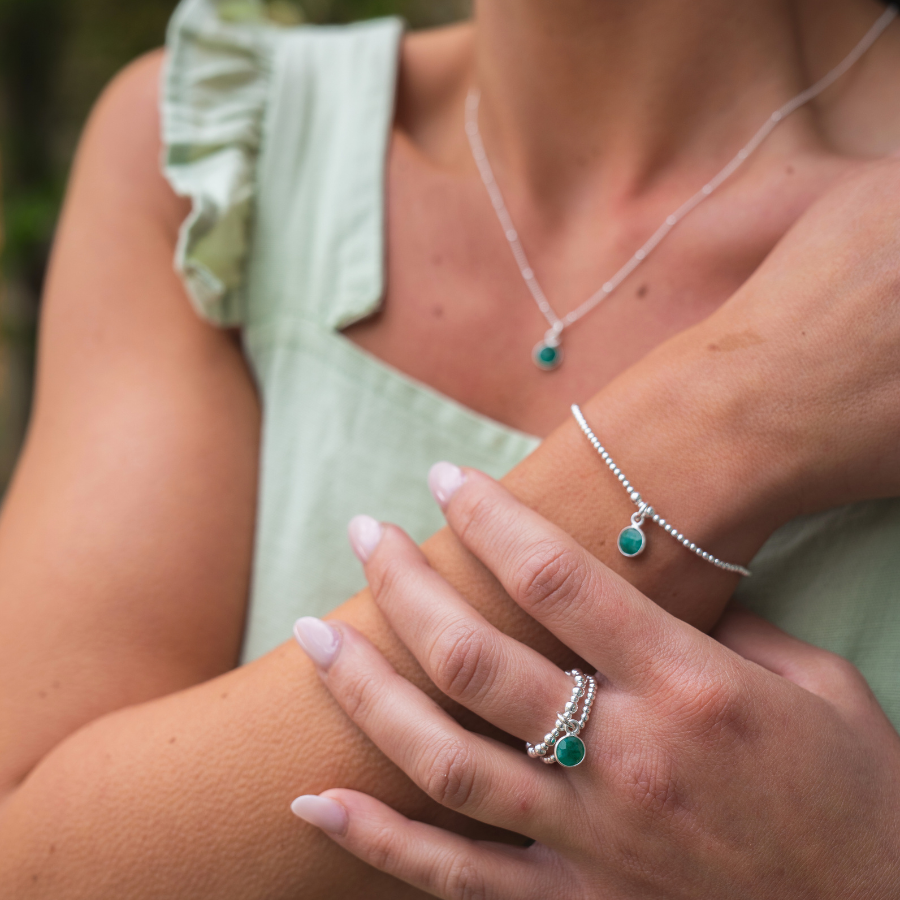 Beaded Bracelet with Emerald Gemstone Charm – May Birthstone – UK