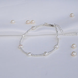 Dainty Beaded Bracelet with Freshwater Pearls