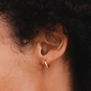 Essential Huggie Hoop Earrings